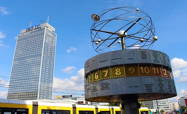 world-clock-1724729_640